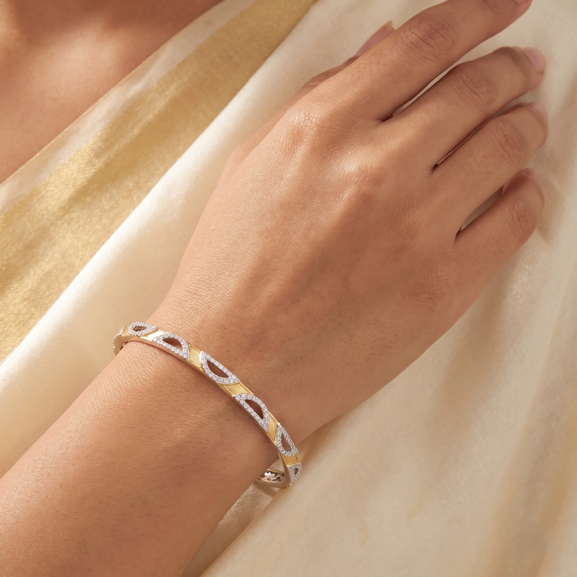 GlintOrbit Lab Grown Diamond Bangle