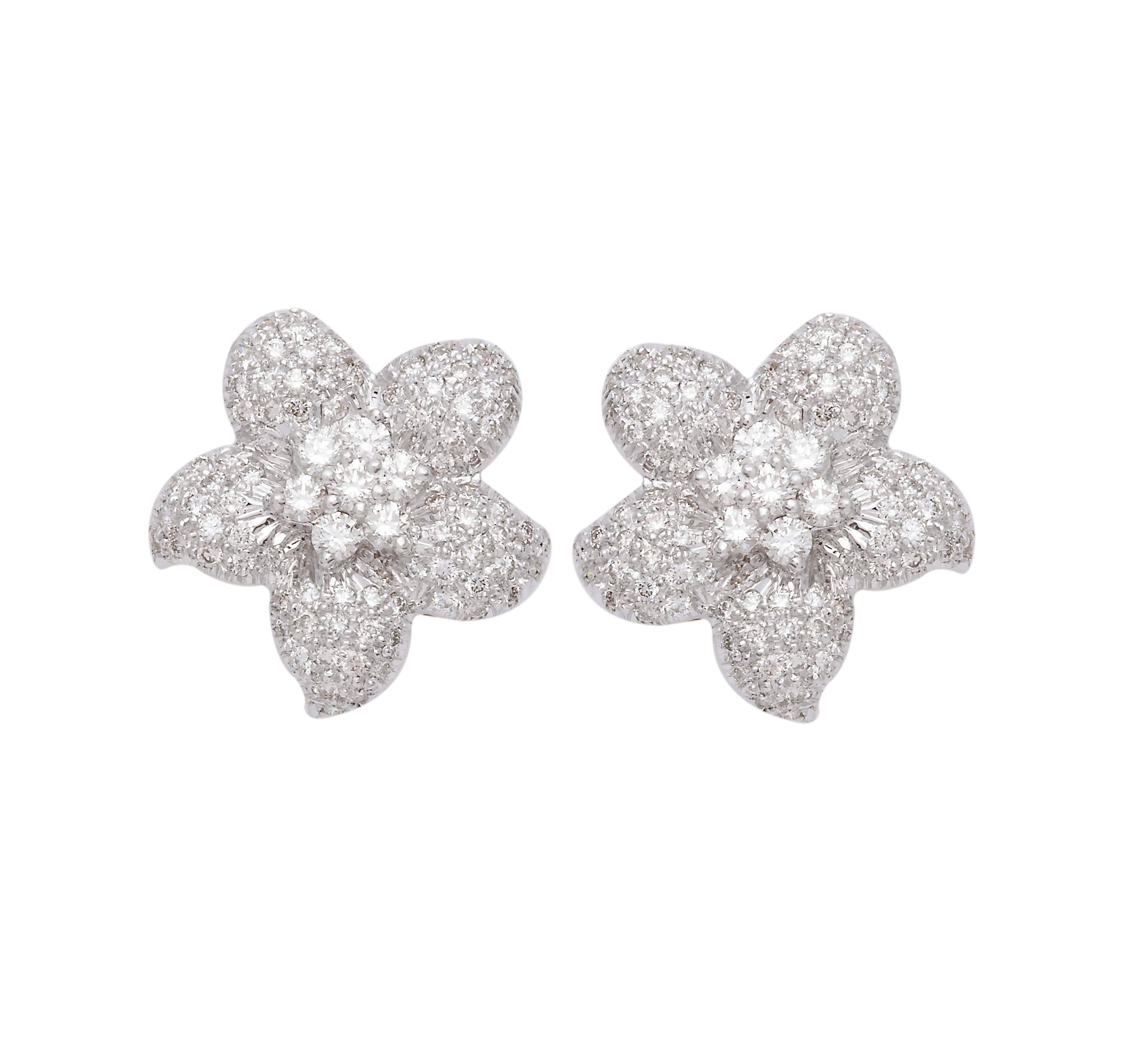 Starluxe Bloom Lab Grown Diamond Earrings