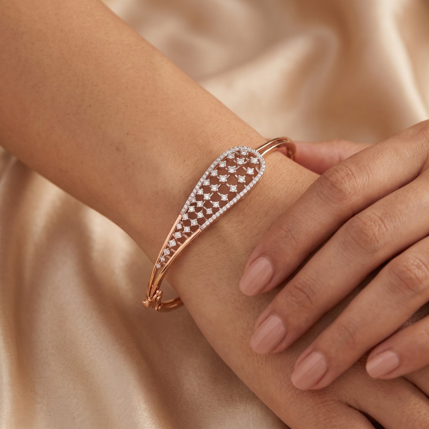 Lattice Sparkle Lab Grown Diamond Bangle