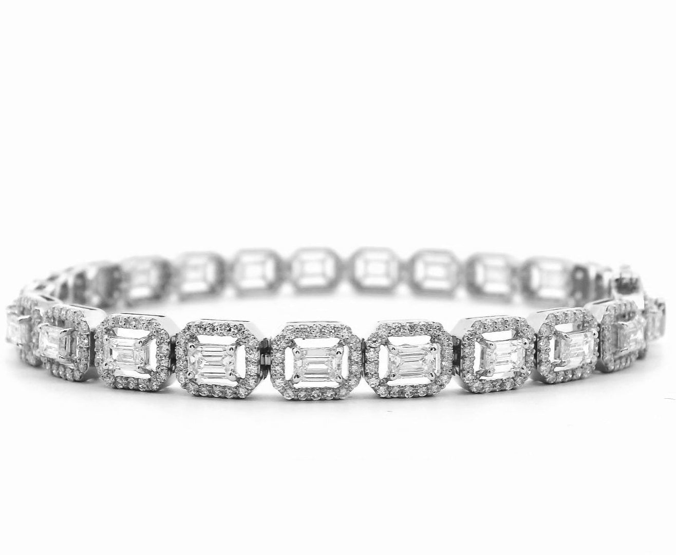 Royal Radiance Emerald Lab Grown Diamond Bracelet