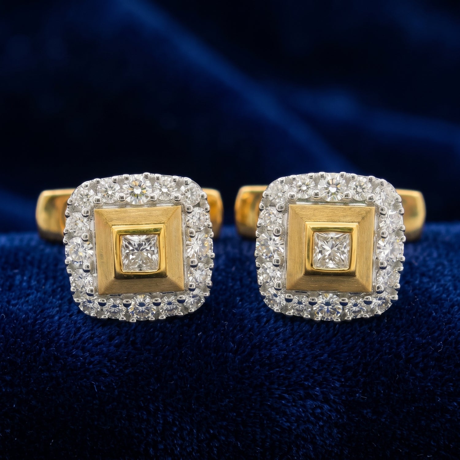 Gold square shaped cufflinks with diamonds studded in centre and on the boundary. 