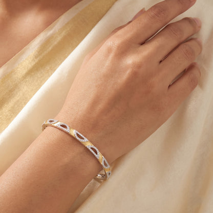 GlintOrbit Lab Grown Diamond Bangle
