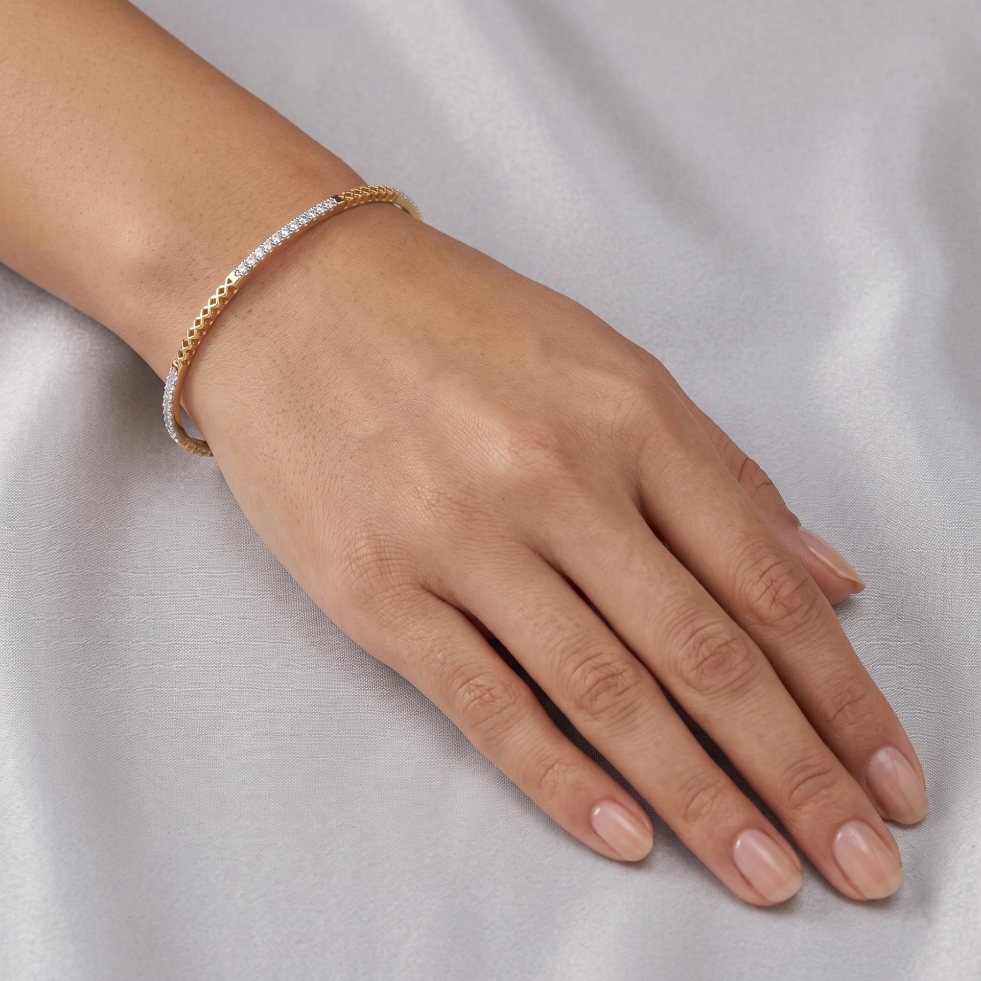 Modern Ridge Spark Lab Grown Diamond Bangle