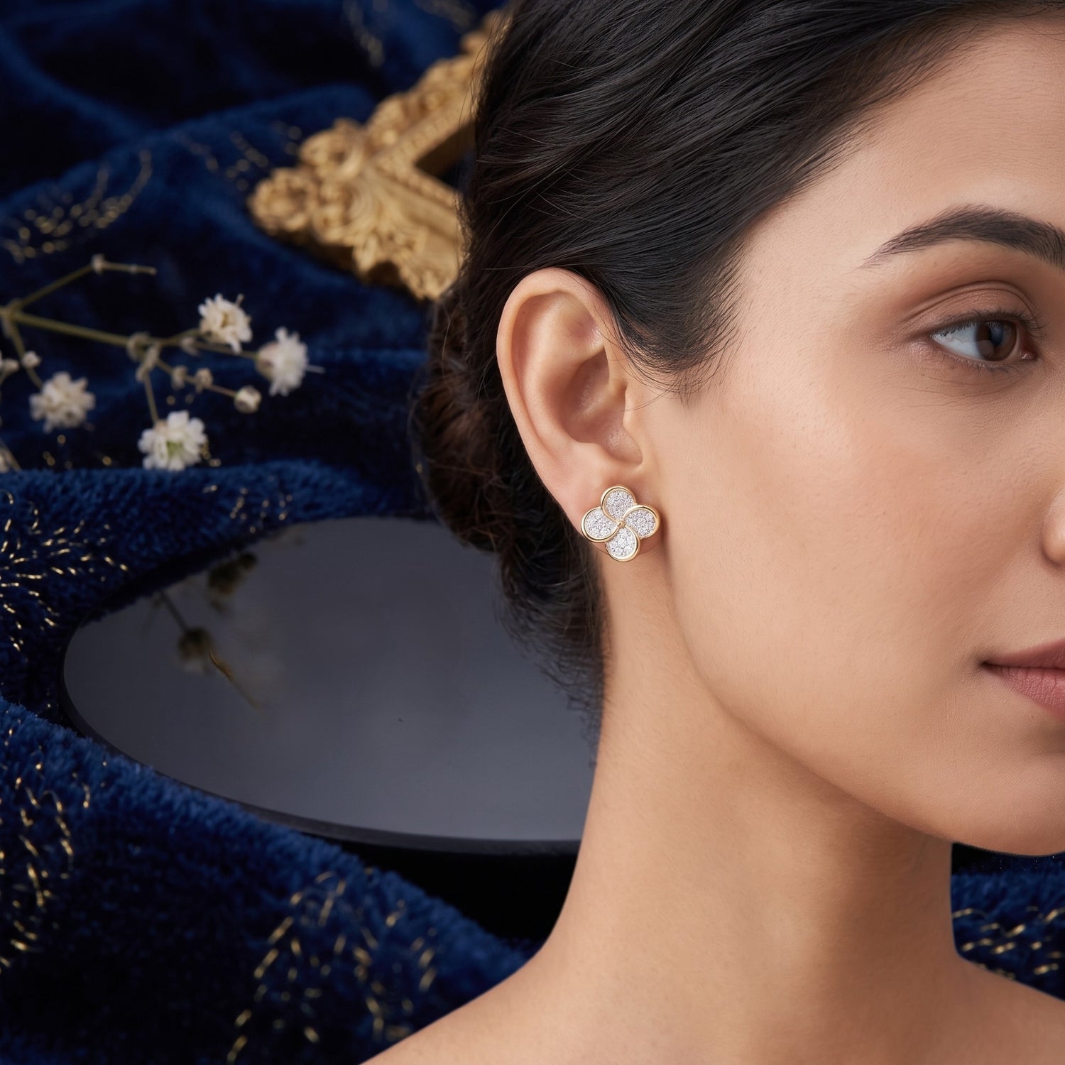 Flower shaped stud earrings
