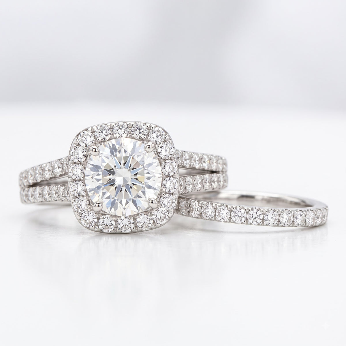 Aurelle Grande Halo Solitaire Lab Grown Diamond Ring