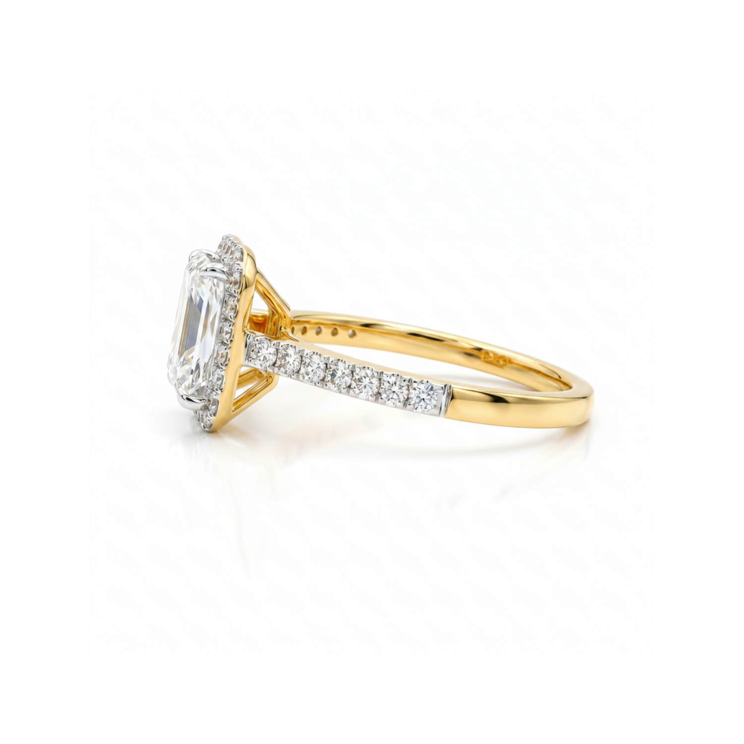 Vista Iconic Solitaire Lab Grown Diamond Ring